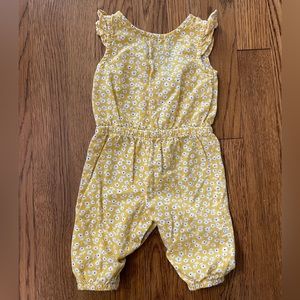 Baby girls Carter’s yellow, and white flower‎ romper (3month)